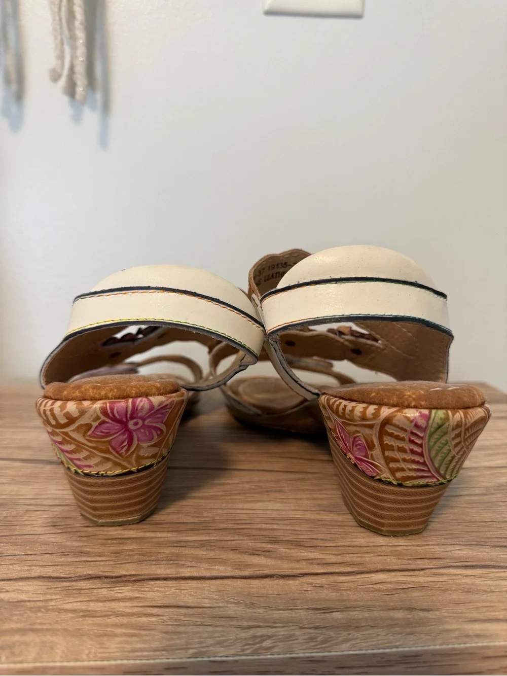 Women's Floral Leather Sandals in Multicolor Size 37